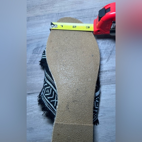 Minnetonka Women's Pepper Slip on Sandals,Black Frayed Crossband,Size 10? - Picture 8 of 13